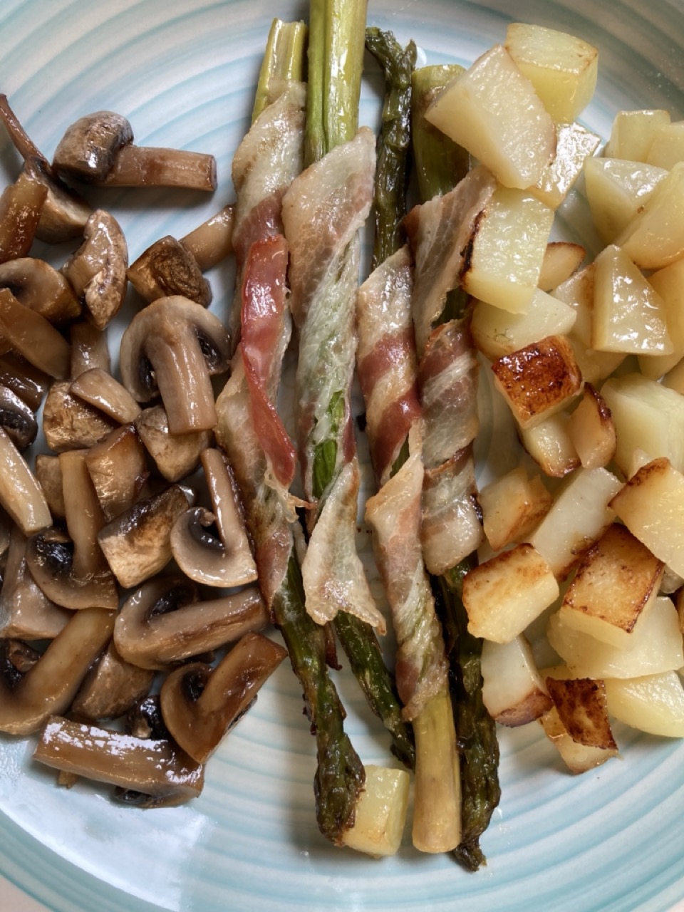 SPÁRGA BACONBA TEKERVE